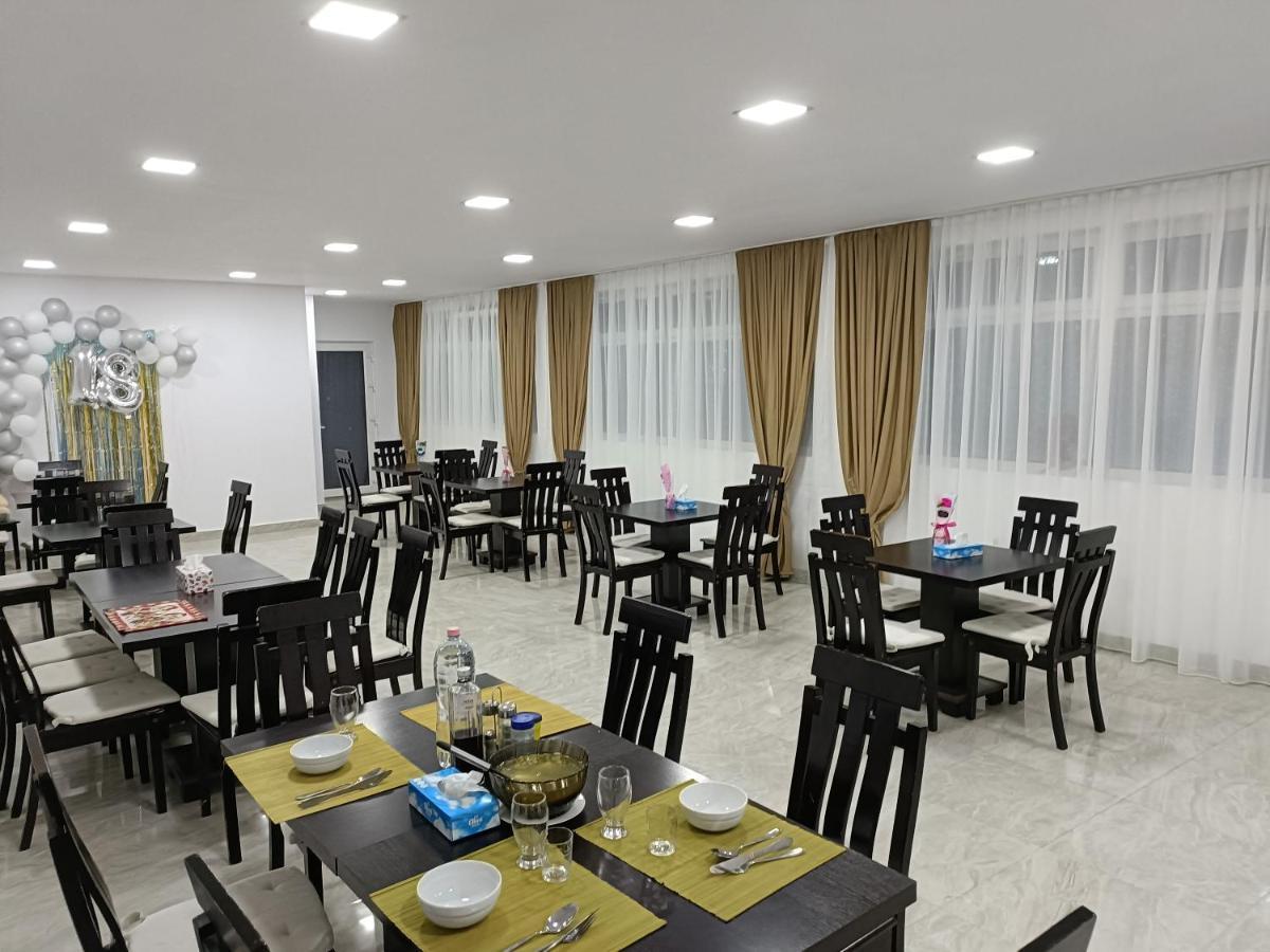 Pensiunea Casa Bianca Hotel Targu Jiu Ngoại thất bức ảnh