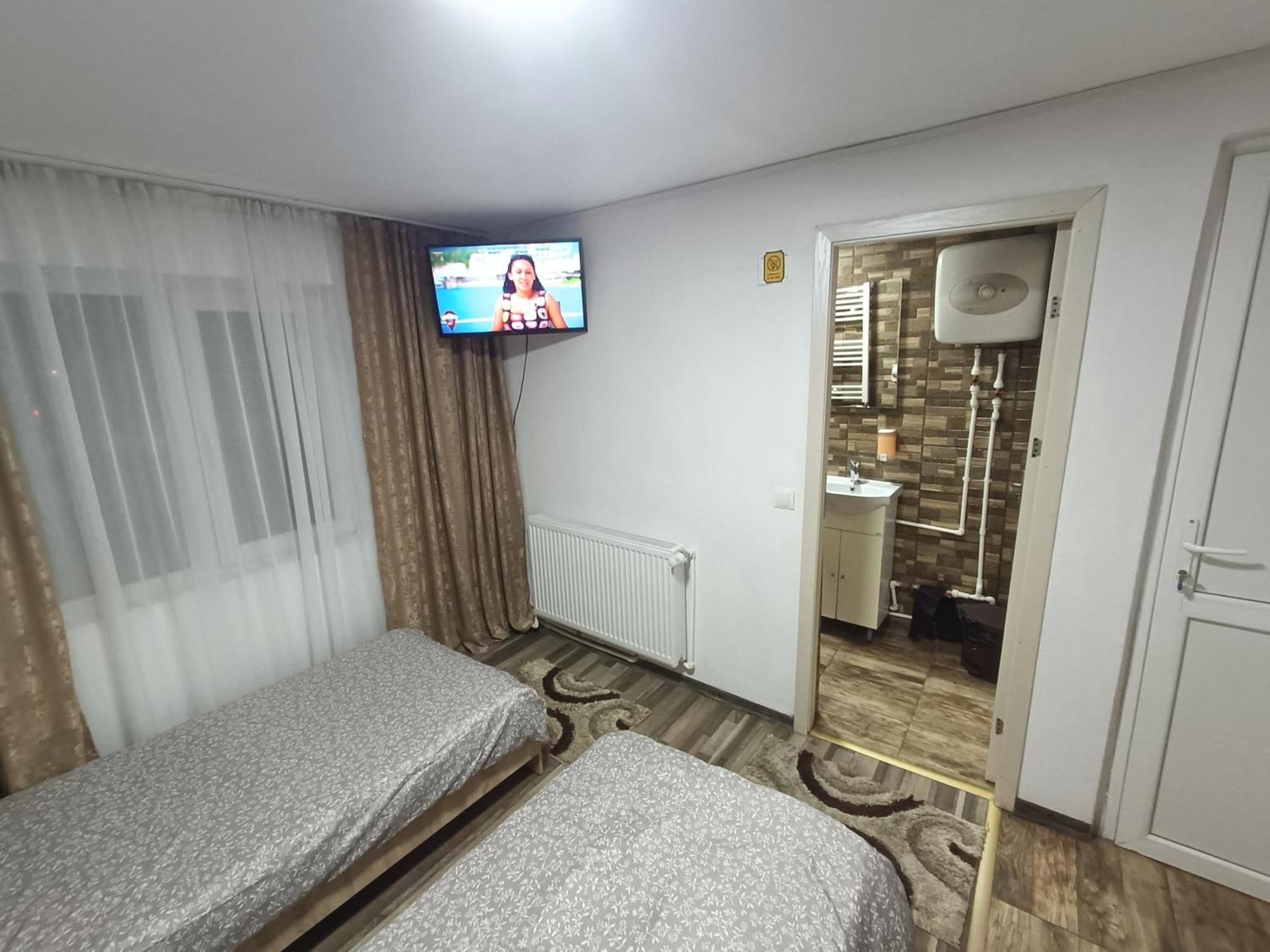 Pensiunea Casa Bianca Hotel Targu Jiu Ngoại thất bức ảnh